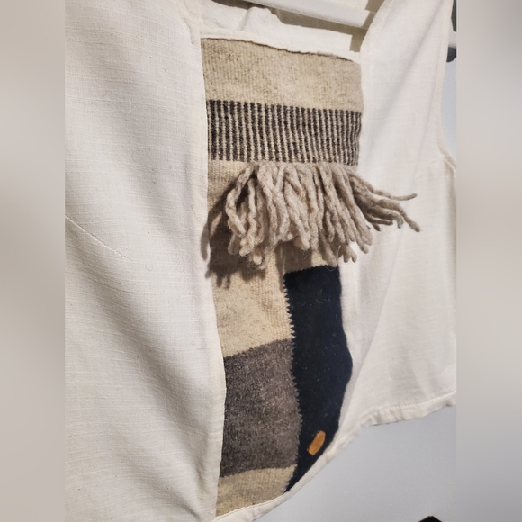 Xcala Autentic Hand Made top natural Linen with natural wool details - Picture 3 of 6